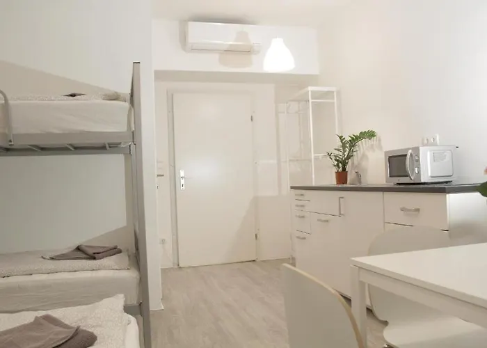 Hauptbahnhof Apartman Bécs