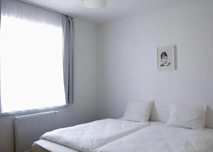 Hauptbahnhof Apartman *