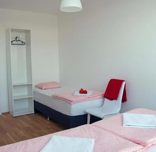 Hauptbahnhof Apartman *