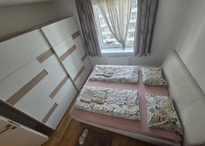 Hauptbahnhof Apartman *