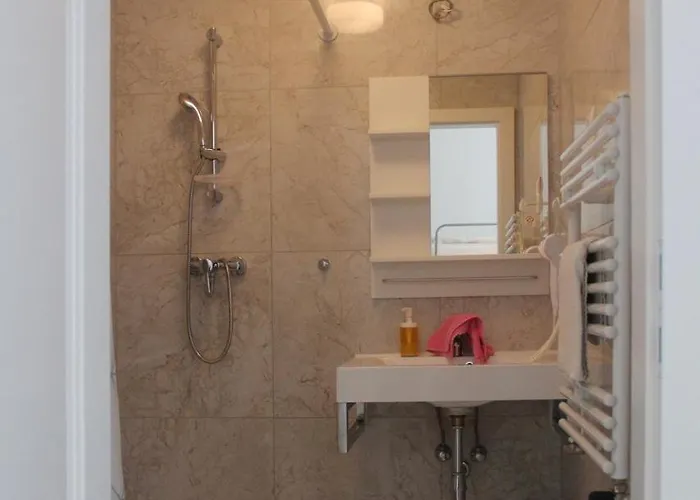 Hauptbahnhof Apartman *