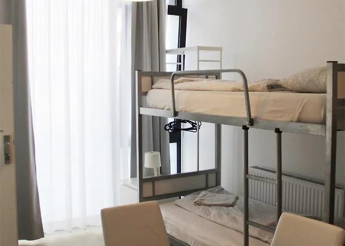 Hauptbahnhof Apartman *