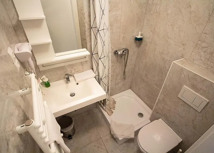 Hauptbahnhof Apartman *